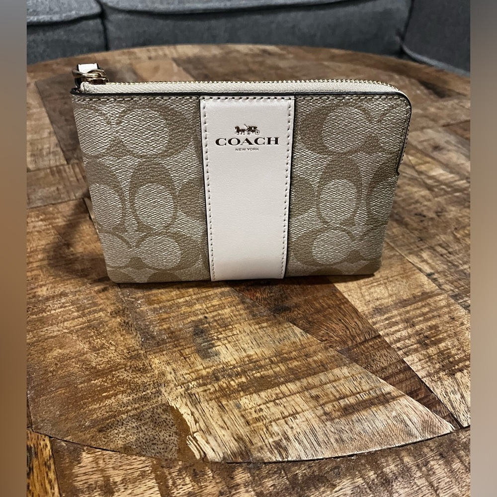 Brand New Coach Wallet! Never Used NWOT